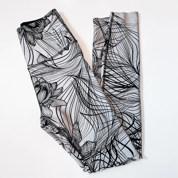 Beyond Yoga Digital Lotus Floral Printed High Rise Reversible Leggings Small - Picture 1 of 5